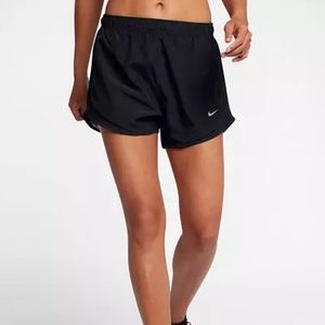 Nike women’s tempo running shorts (black)